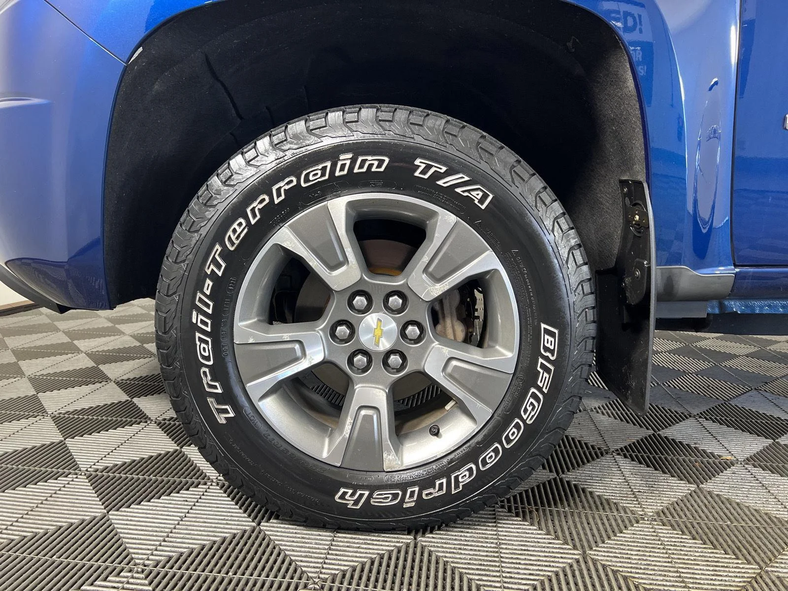 Used 2019 Pacific Blue Metallic Chevrolet Z71 image 32