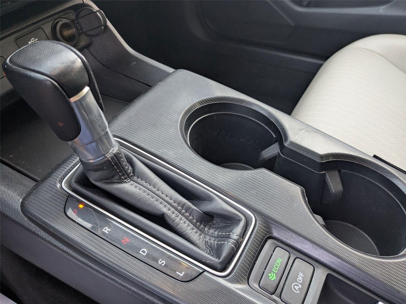 Used 2024 Platinum White Pearl Honda EX-L image 23