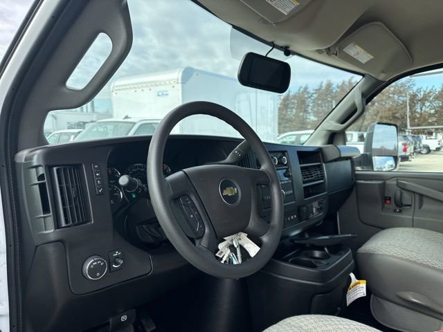 New 2025 Summit White Chevrolet 2WT image 12