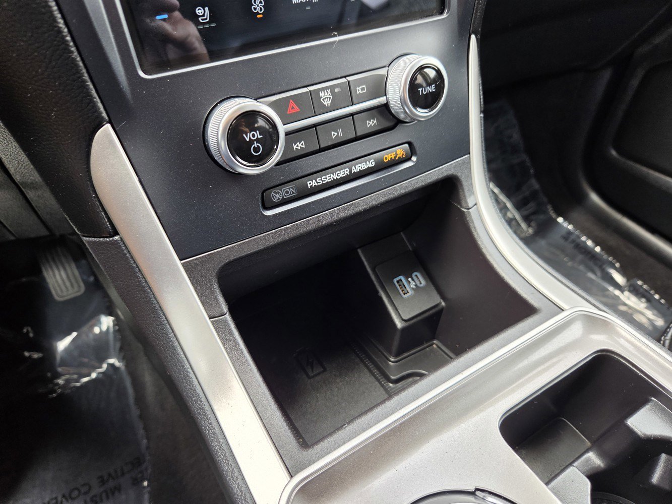 Used 2023 Silver Ford SEL image 11