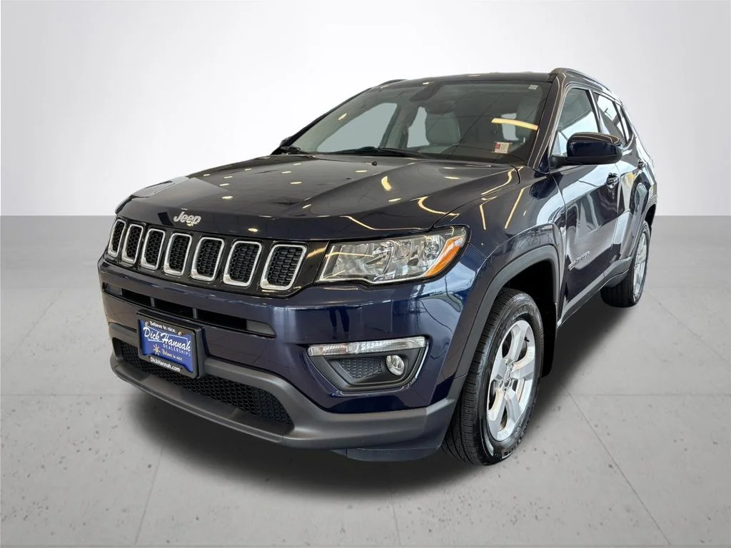 Used 2018 Blue Jeep Latitude image 2