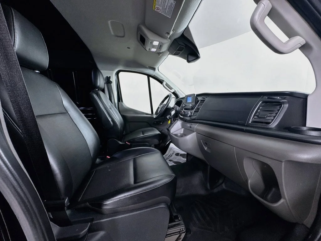 Used 2023 Black Metallic Ford Base image 30