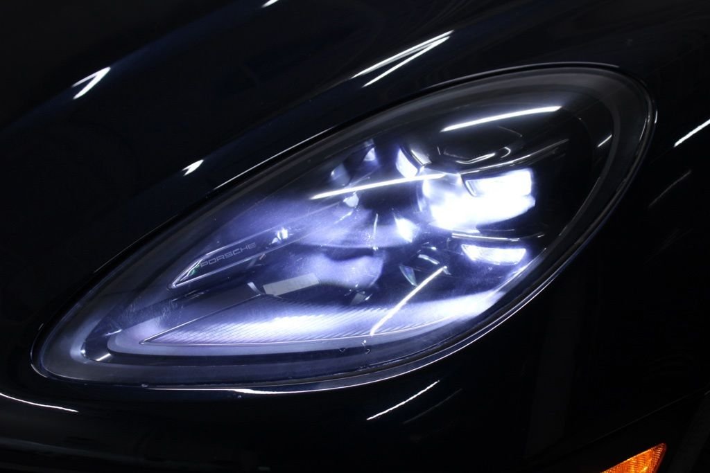 Used 2022  Porsche S image 11