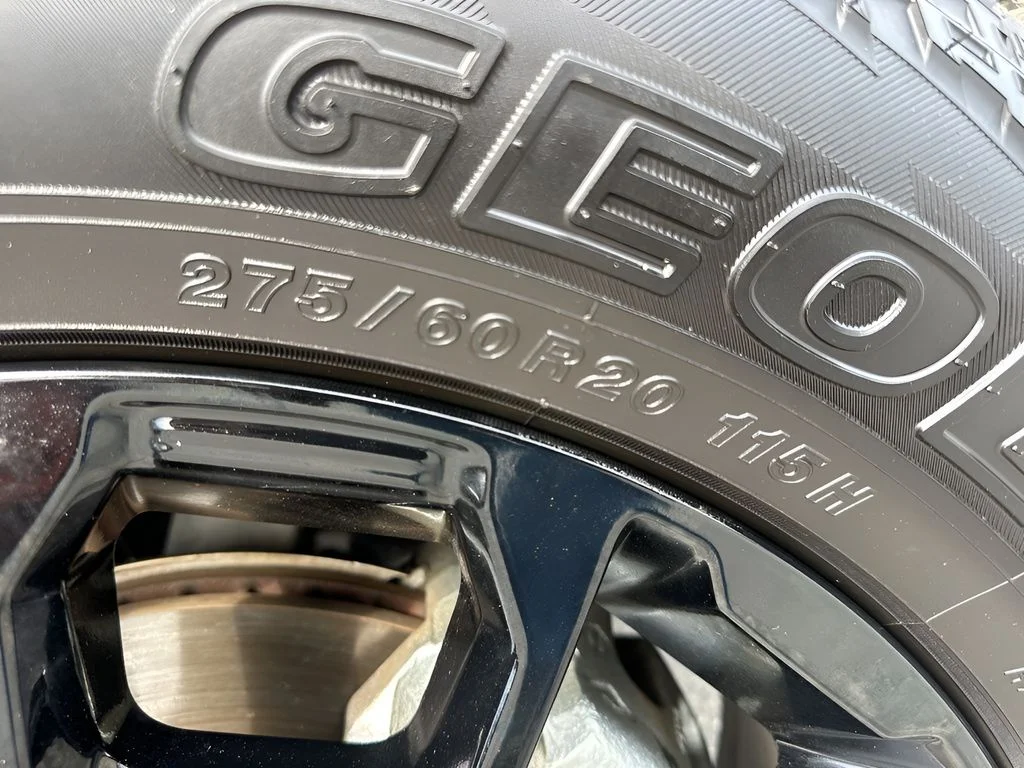 Used 2025 White Nissan PRO-4X image 35