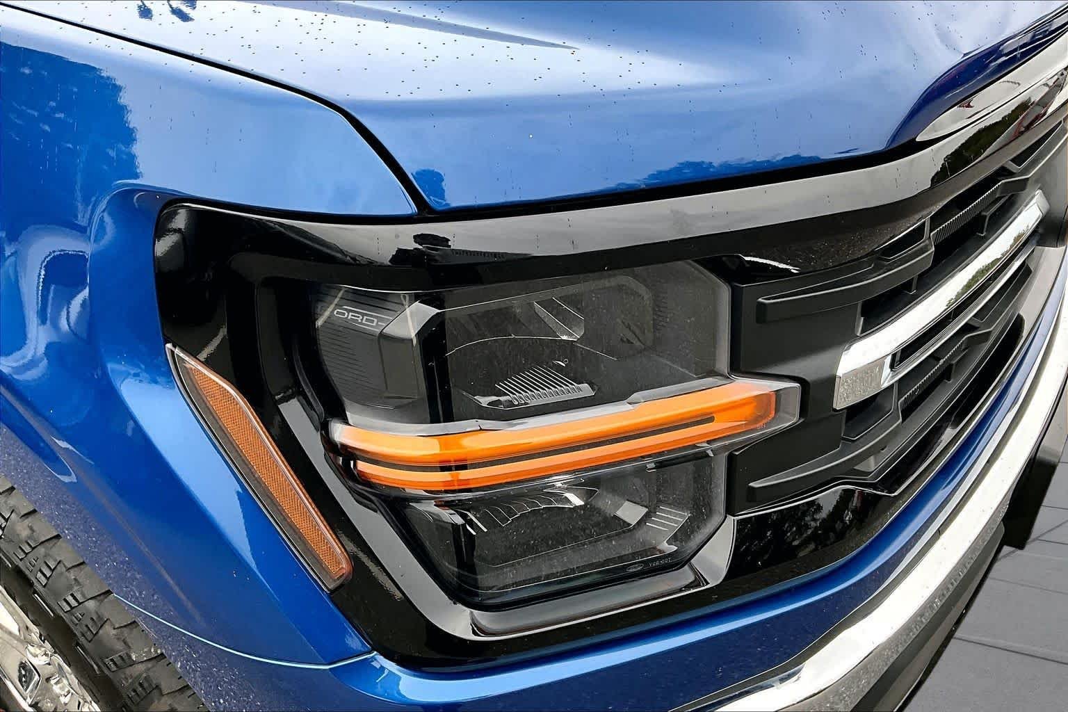 Used 2025 Atlas Blue Metallic Ford XLT image 26