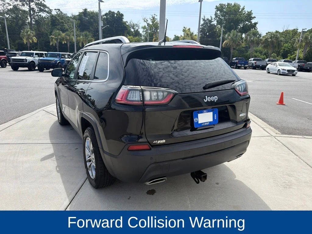 Certified Used 2021 Diamond Black Jeep Latitude Lux image 6