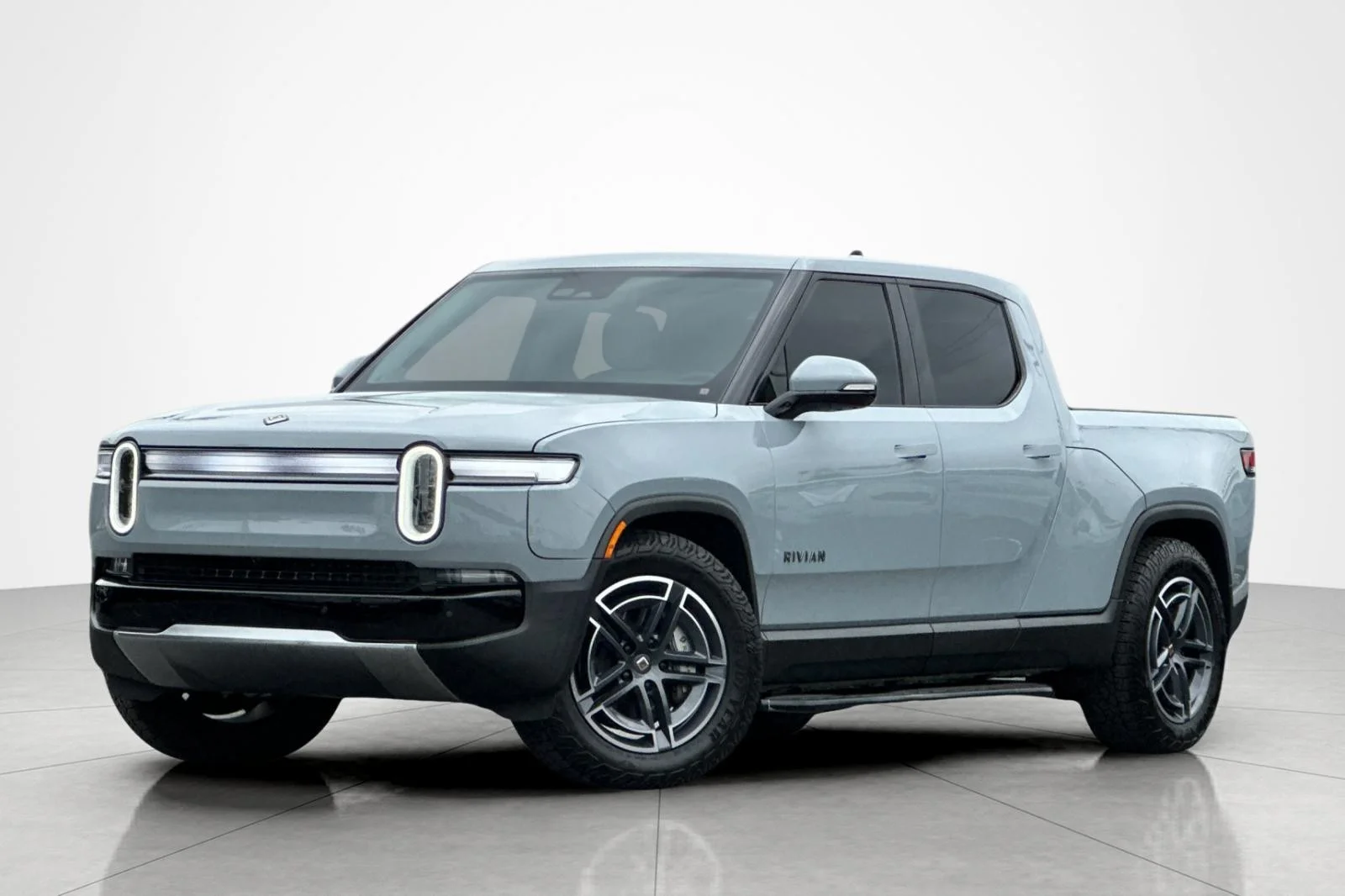 2025 Rivian R1T's photo