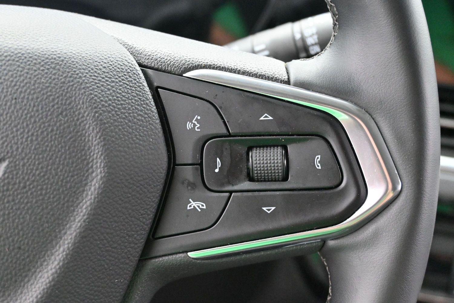 Used 2025 Summit White Chevrolet ACTIV image 19