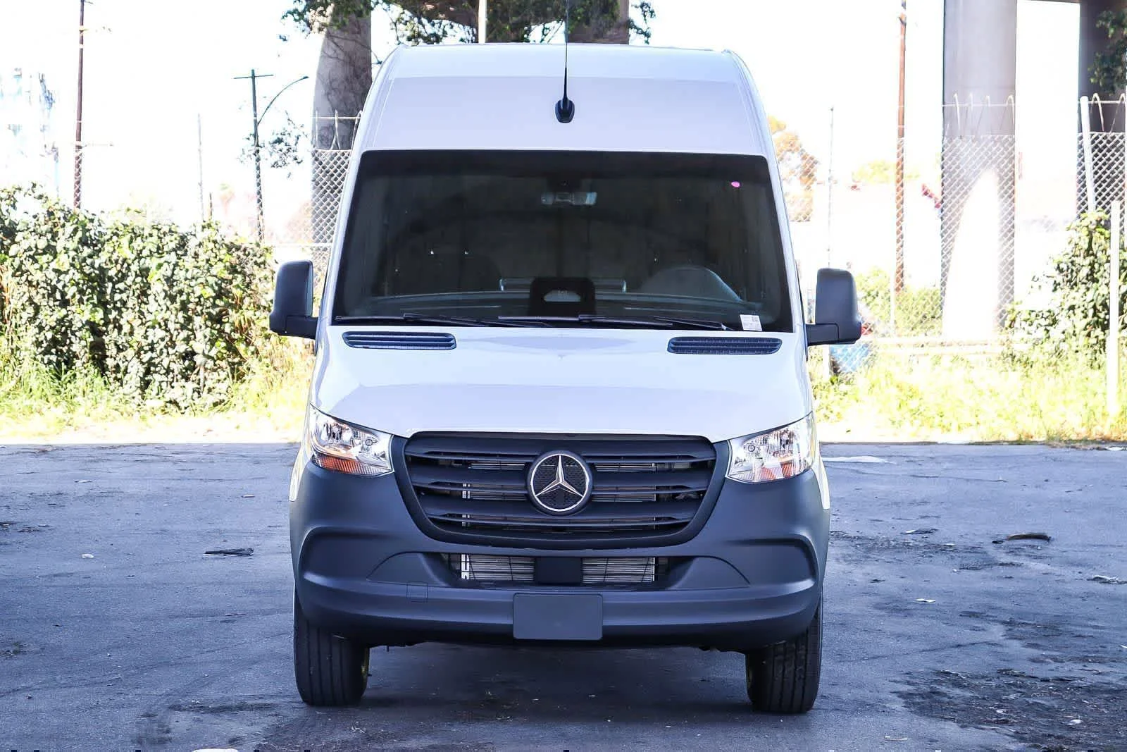 New 2026 Arctic White Mercedes-Benz Cargo 144WB High Roof RWD 2.0L I4 Diesel Turbo SO image 2