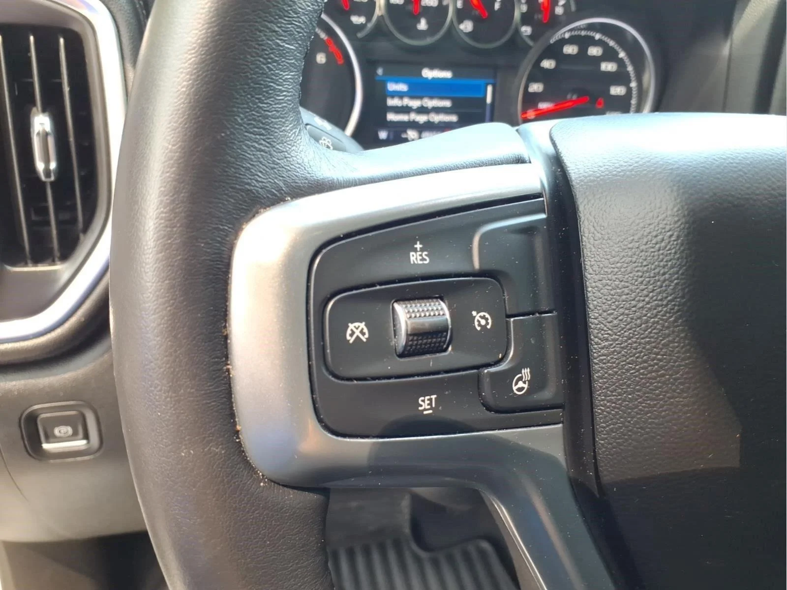 Used 2022 SUMMIT WHITE Chevrolet RST image 19