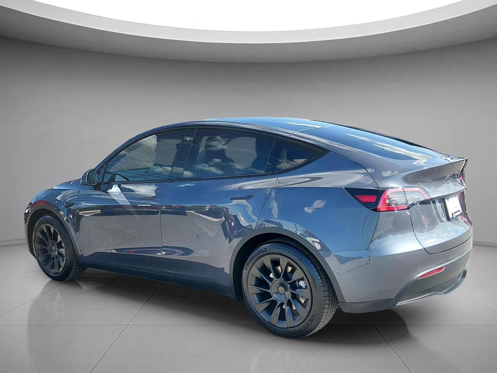 Used 2022 Midnight Silver Metallic Tesla Long Range image 3