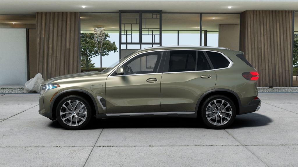 New 2026 Manhattan Green Metallic BMW xDrive50e image 27