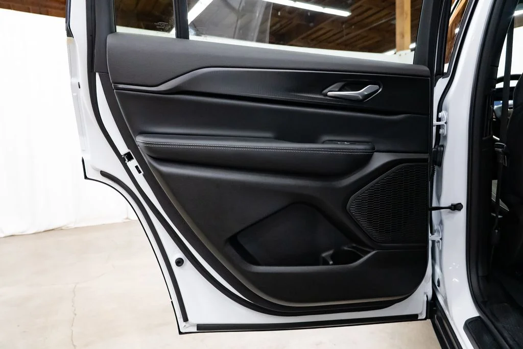 Used 2025 White Jeep Laredo image 26