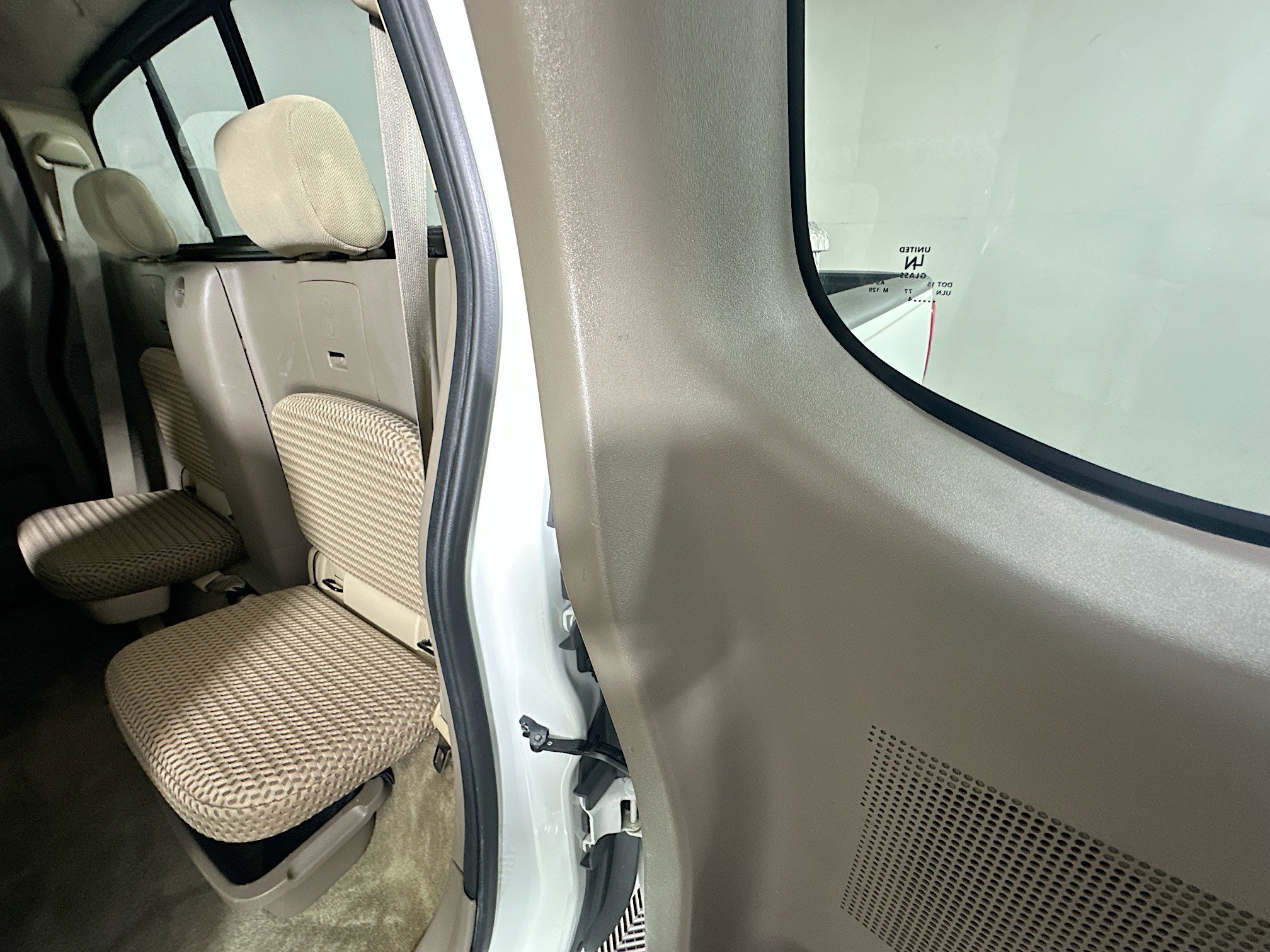 Used 2014 Glacier White Nissan SV image 24