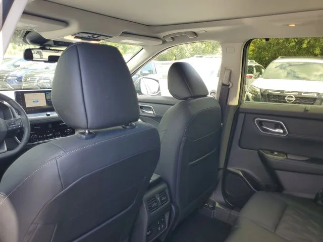 New 2026 Everest White Pearl TriCoat Nissan Platinum image 24