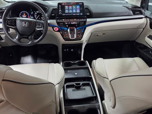 Used 2025 Silver Honda Touring image 8