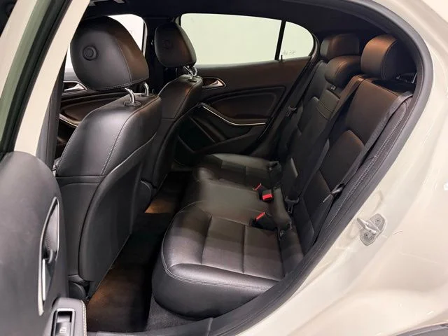 Used 2016 White Mercedes-Benz GLA 250 image 30