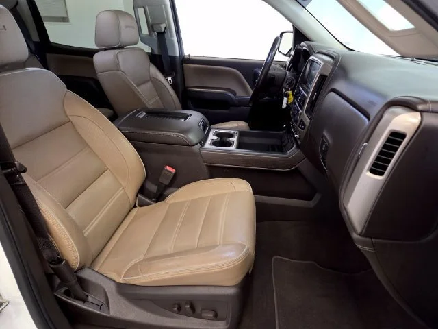 Used 2018 WHITE FROST TRICOAT GMC Denali image 17