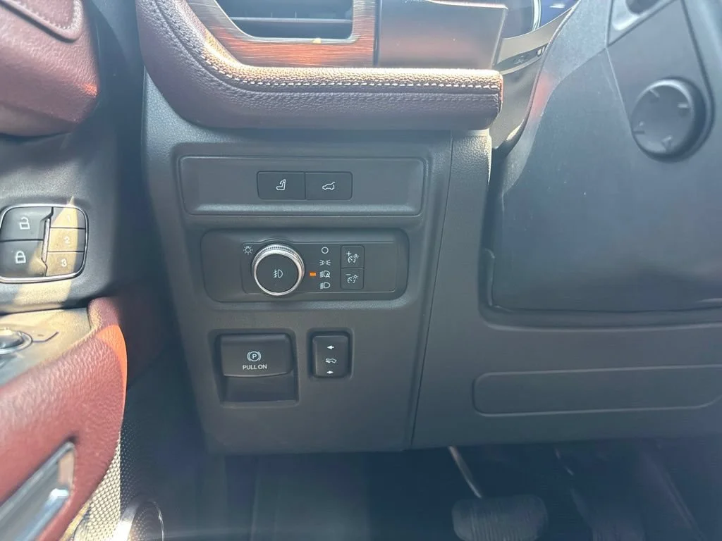Used 2022  Ford Limited image 26