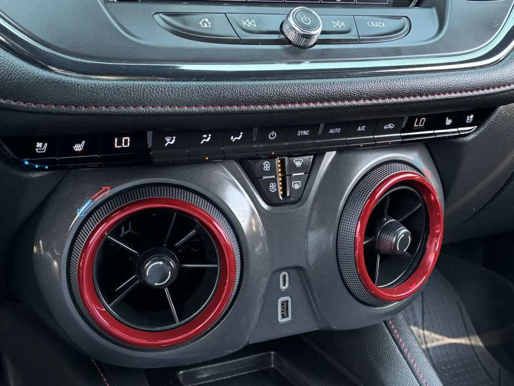 Used 2020 IRIDESCENT PEARL TRICOAT Chevrolet RS image 27