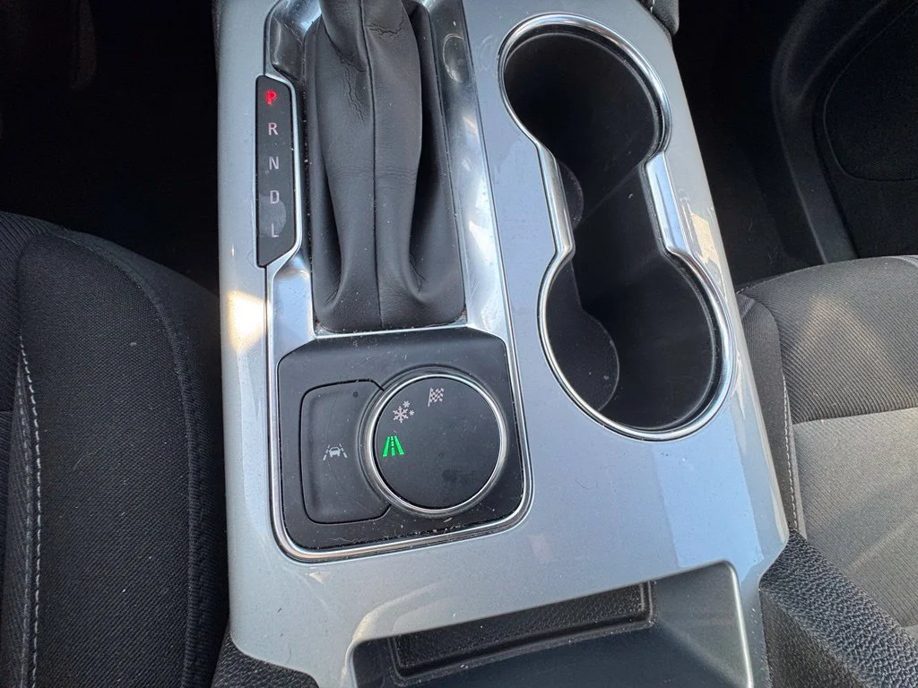 Used 2025 White Chevrolet LT image 23