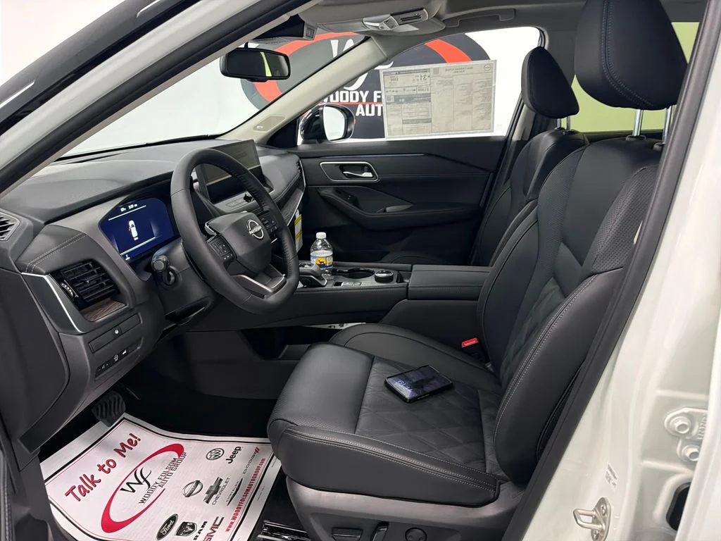 New 2026 Everest White Pearl TriCoat / Super Black Two-tone Nissan Platinum image 9