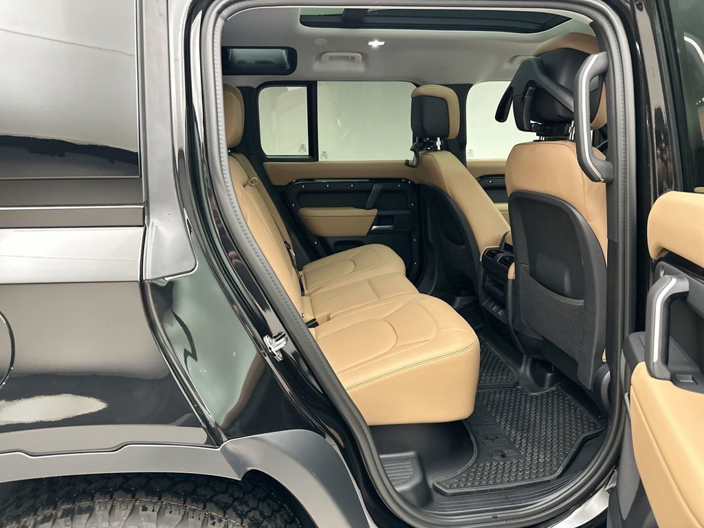 New 2026 Santorini Black Land Rover S image 7