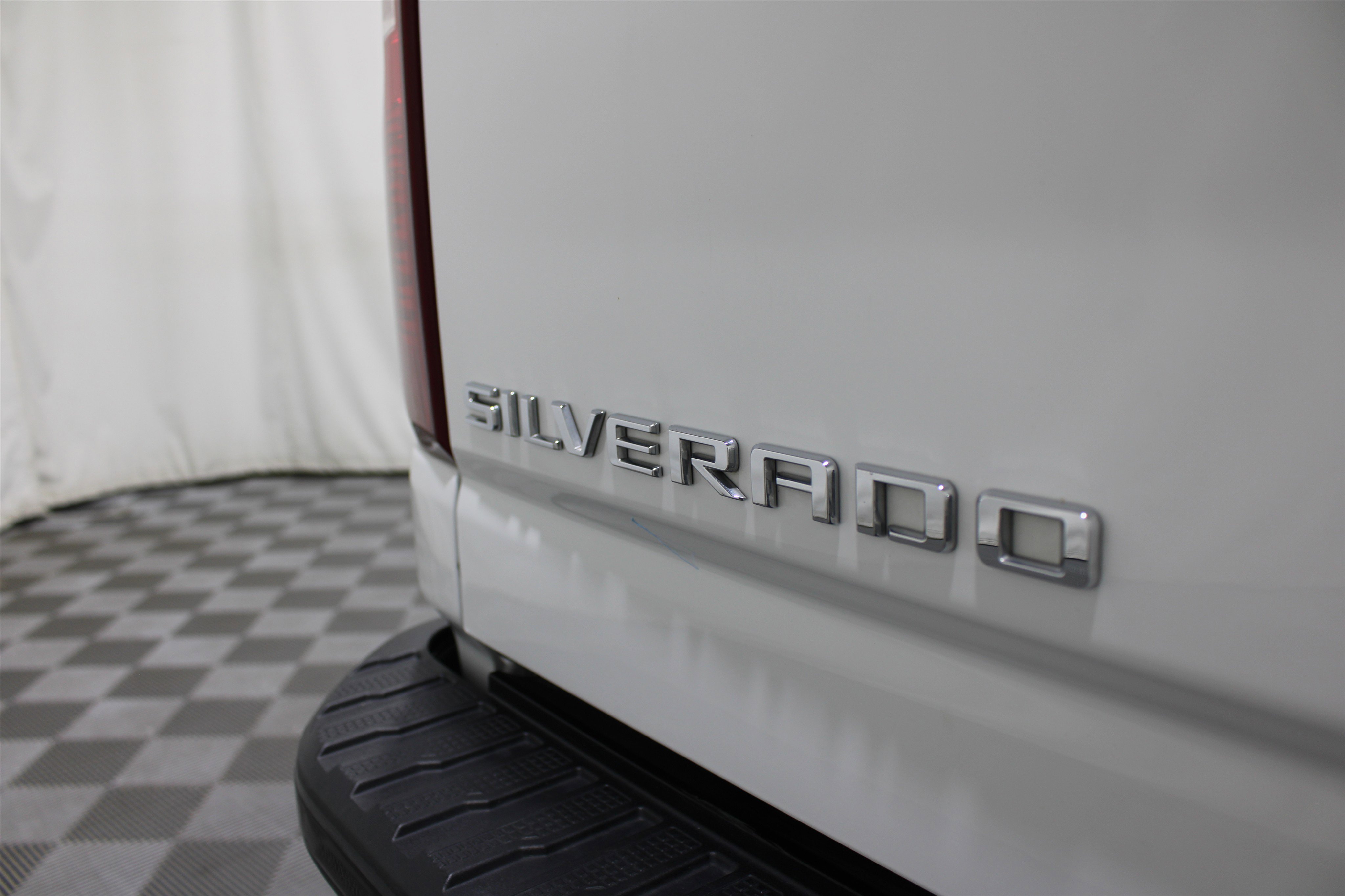 Used 2025 Summit White Chevrolet Custom image 24