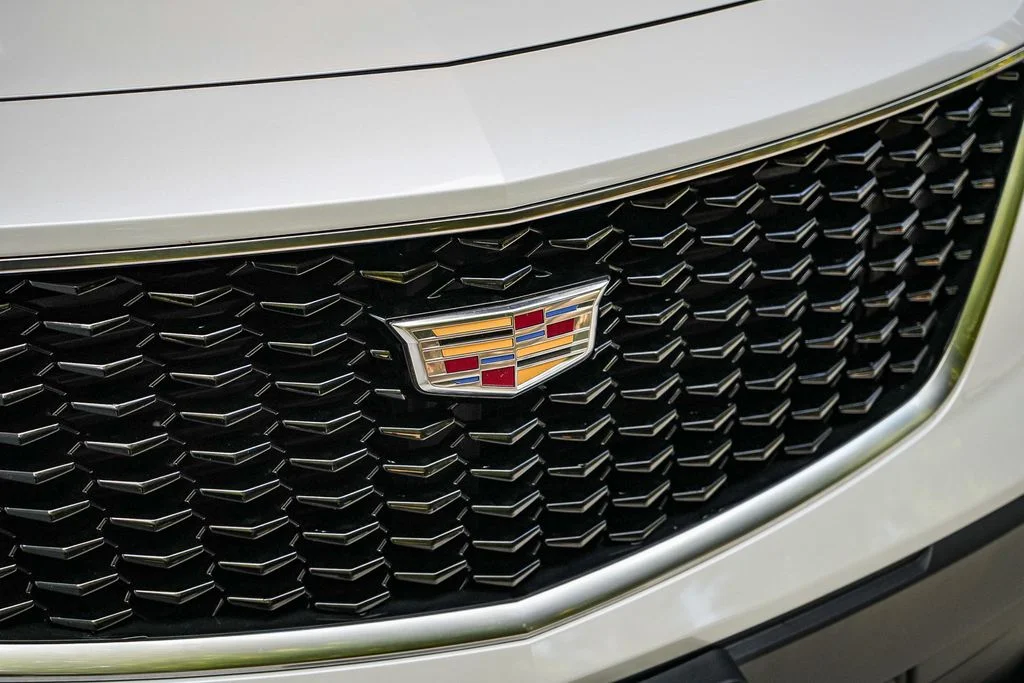 Used 2019 White Cadillac Sport image 10