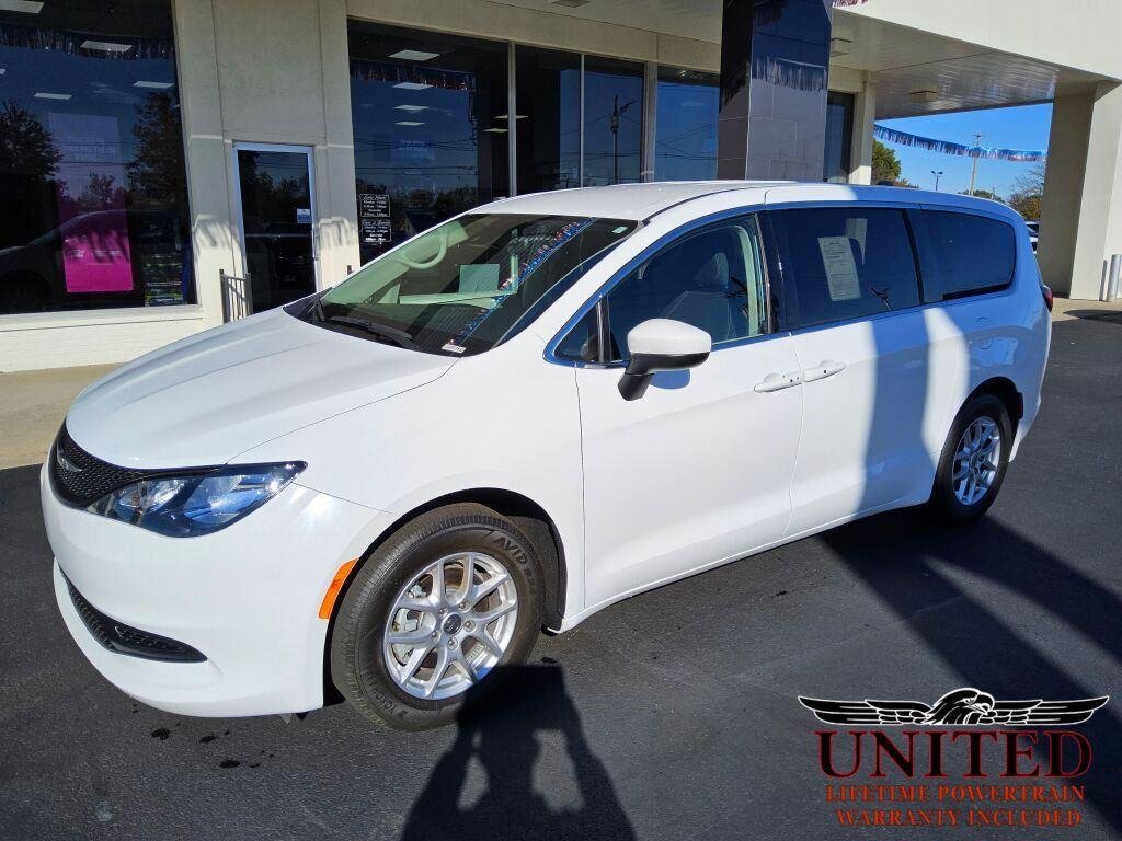2023 Chrysler Voyager LX