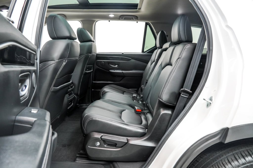 Used 2025 White Honda Touring image 19