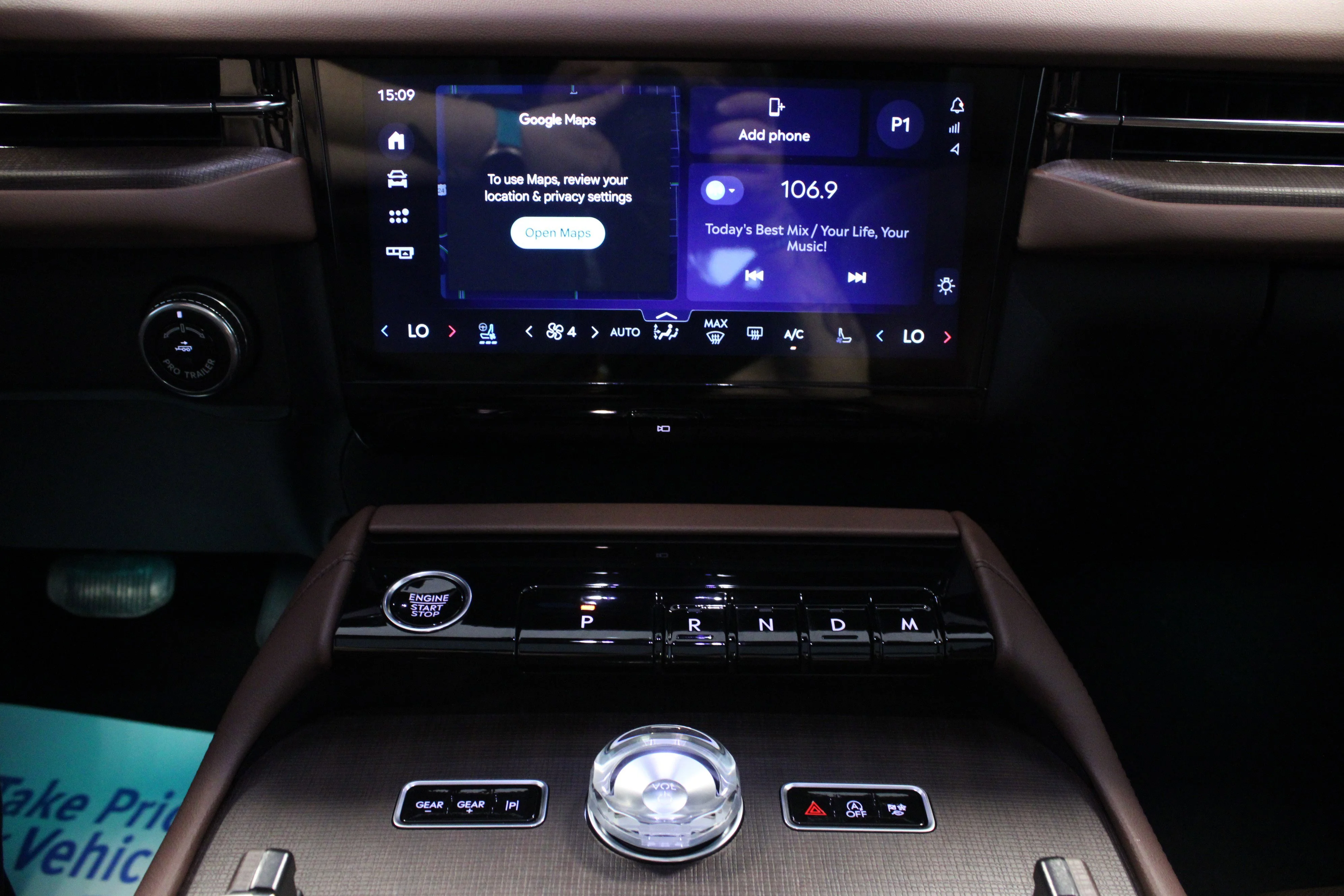 Used 2025 Gray Mist Metallic Tri-Coat Lincoln Reserve image 23
