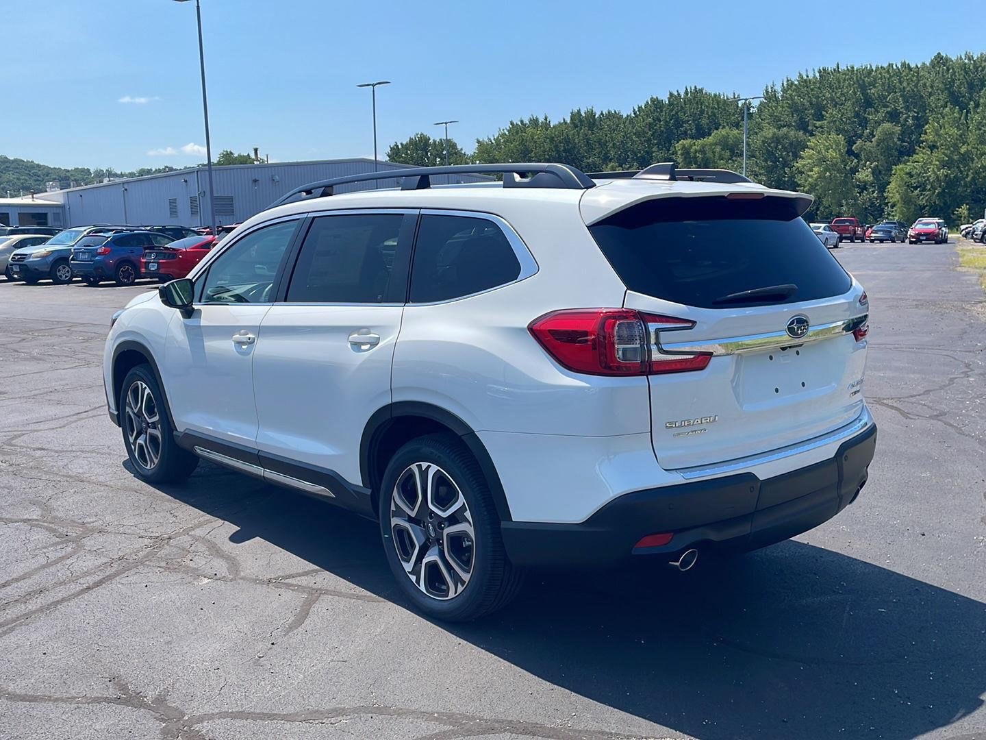 New 2026 CRYSTAL WHITE PEARL Subaru Limited 7-Passenger image 3