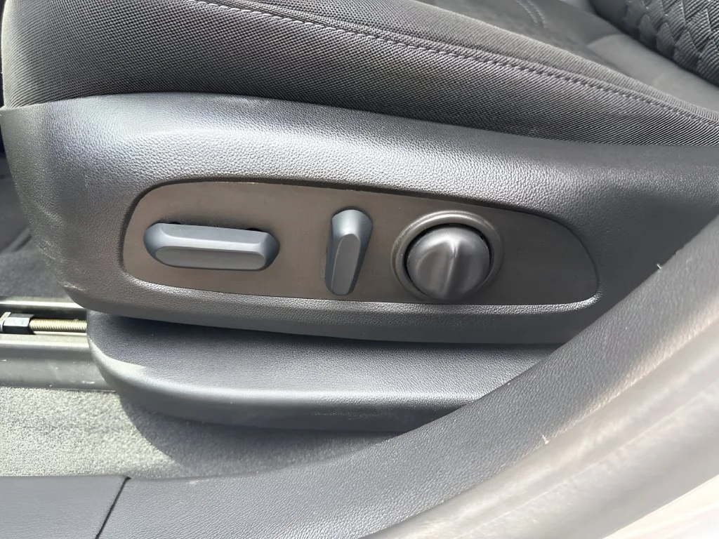 Used 2022 Silver Chevrolet LT image 31