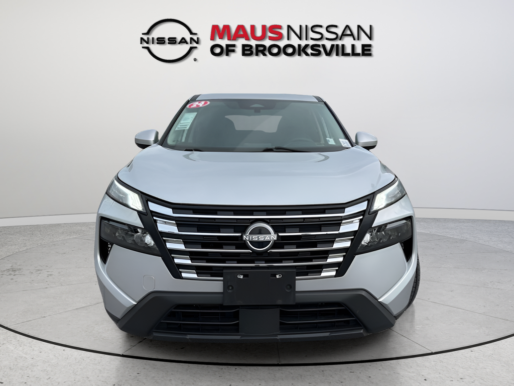 Certified Used 2024 Silver Nissan SV image 4