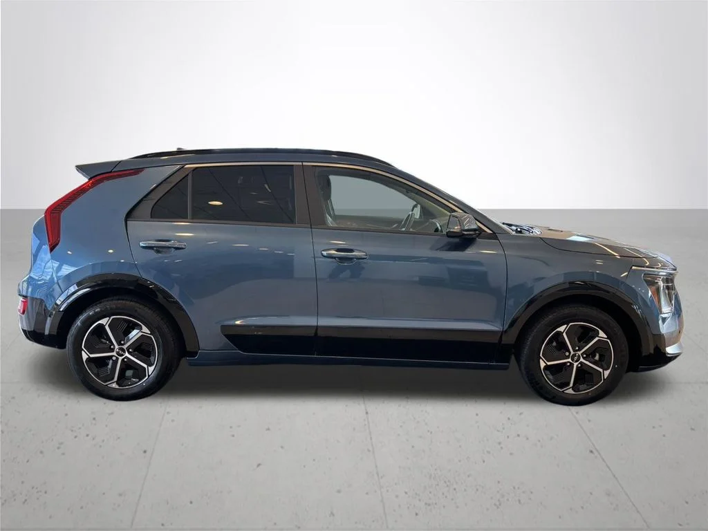 Used 2023 Blue Kia SX image 6