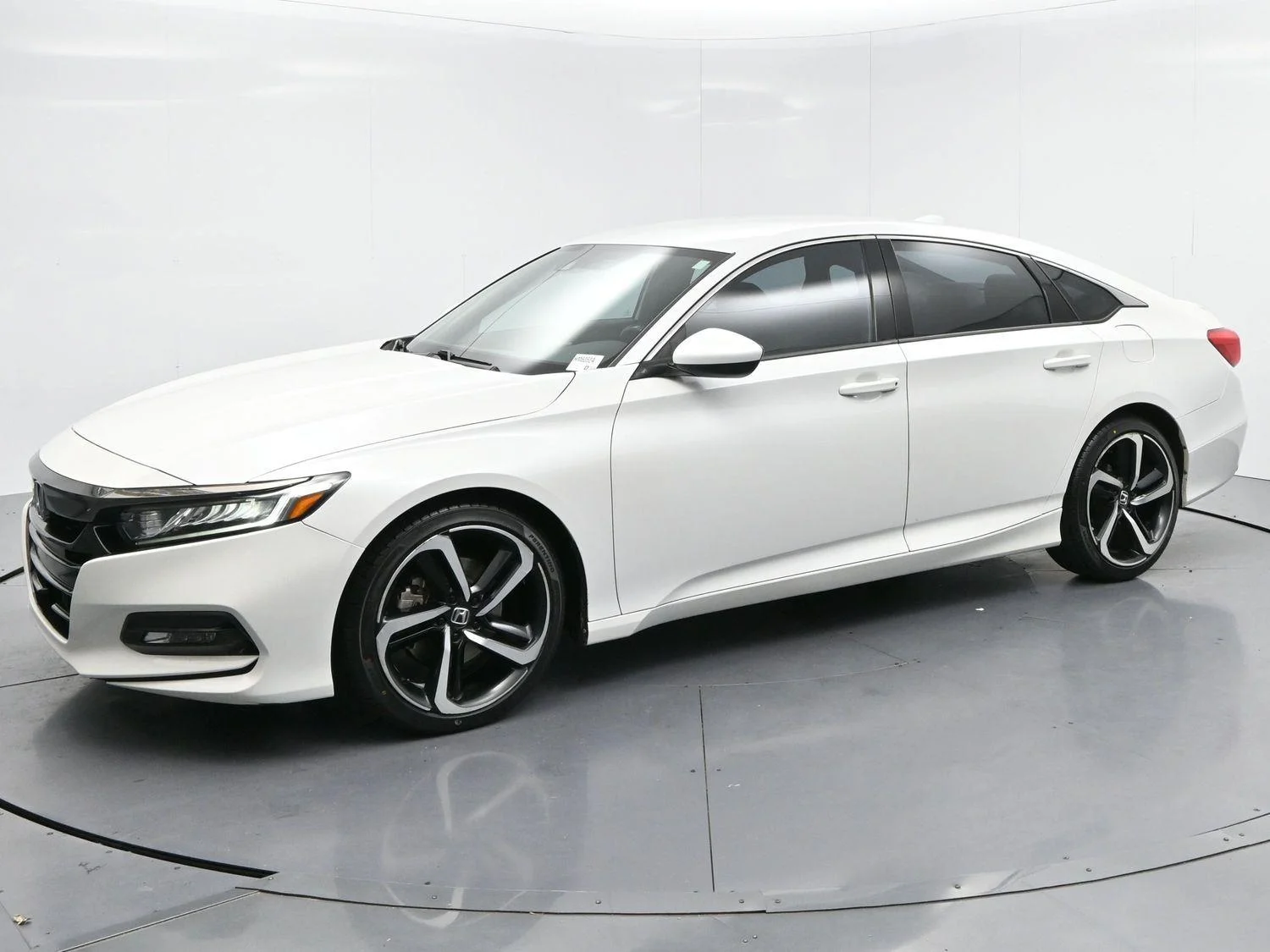 Used 2018 Platinum White Pearl Honda Sport image 3