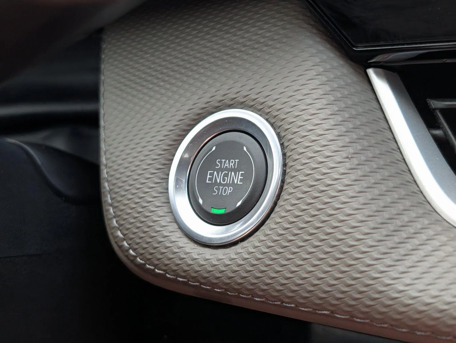 Used 2026 Summit White Chevrolet LT image 26
