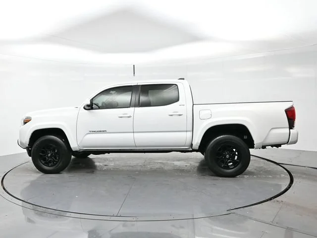 Used 2022 White Toyota SR5 image 4