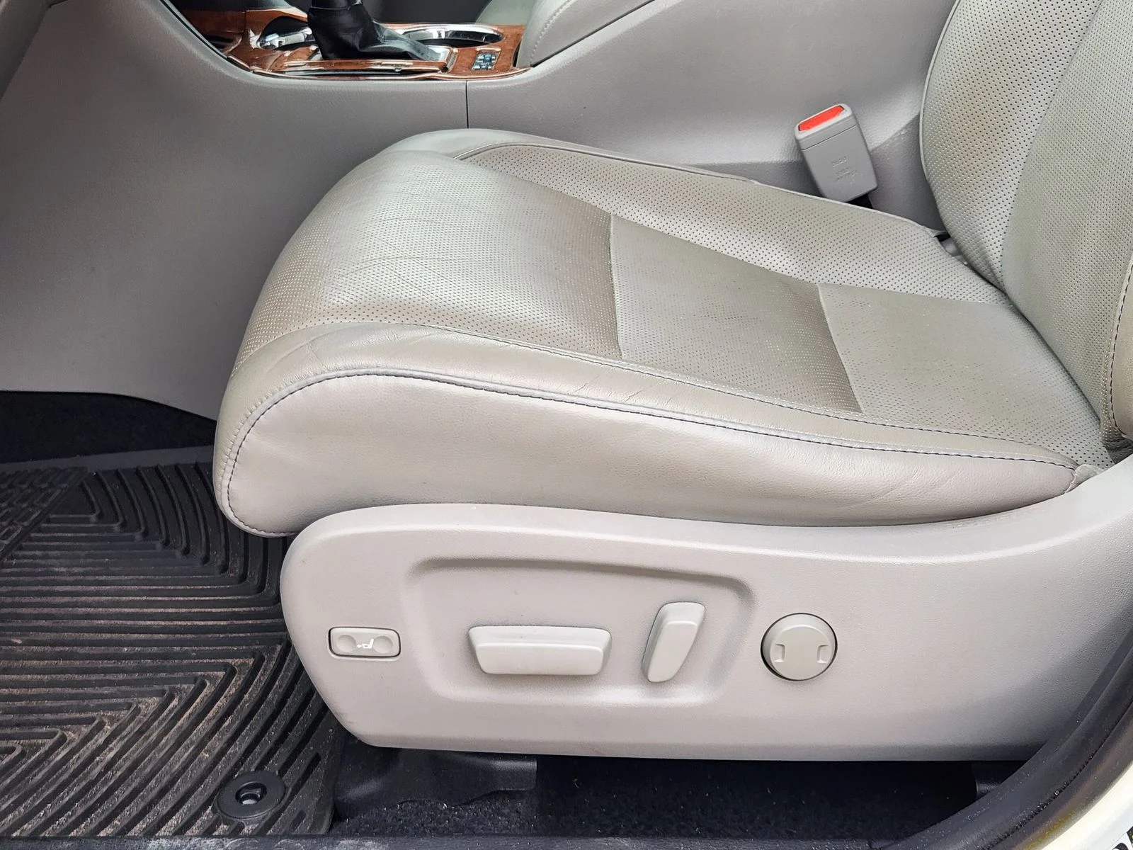 Used 2019 White Toyota Limited Platinum image 23