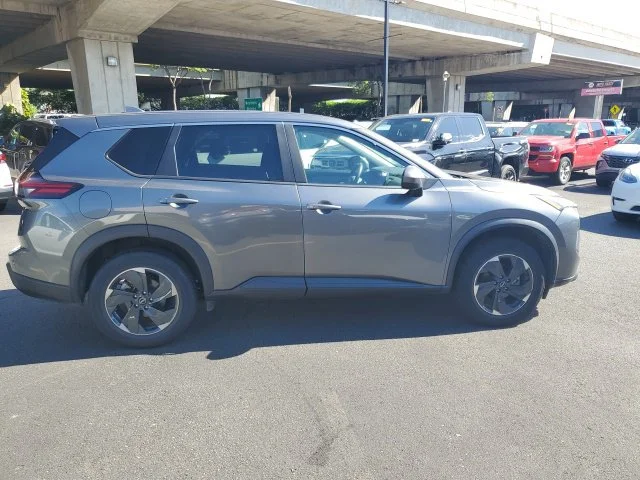 Used 2024 Gray Nissan SV image 7