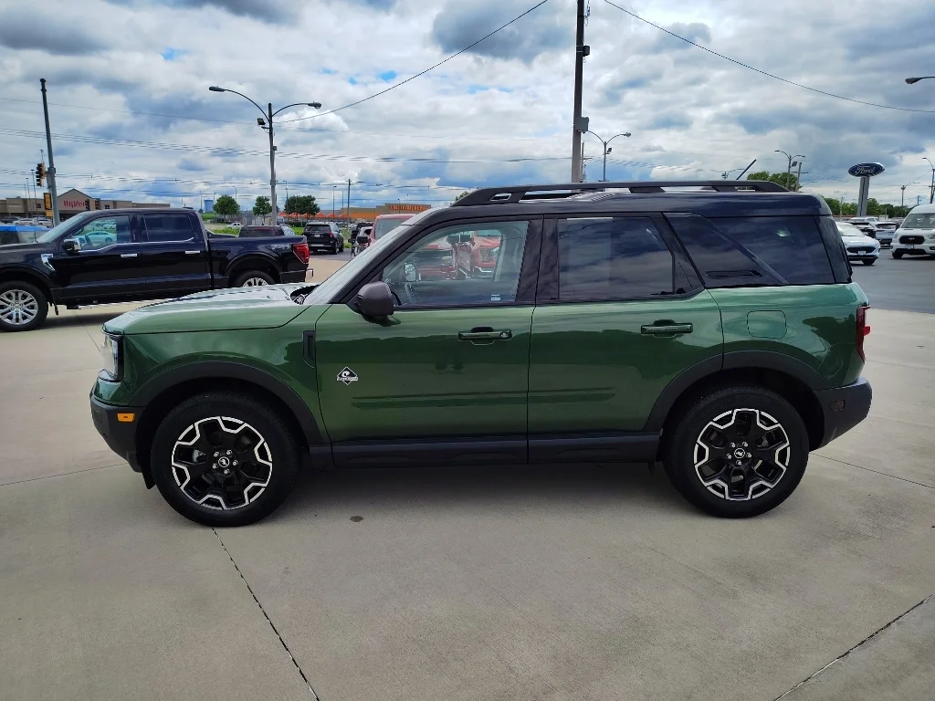 Used 2025 Eruption Green Metallic Ford Outer Banks image 4