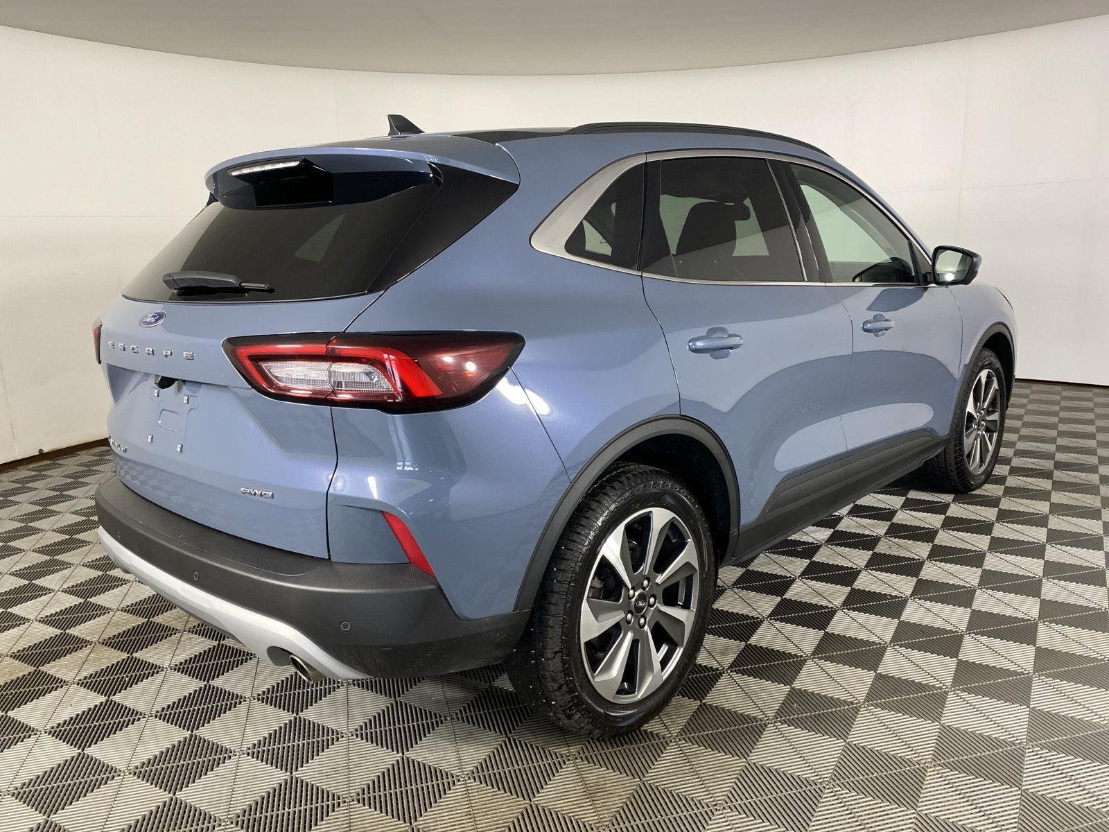 Used 2023 Vapor Blue Ford Platinum image 10