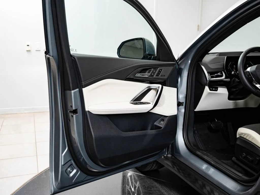 New 2027 Skyscraper Grey Metallic BMW xDrive28i image 27
