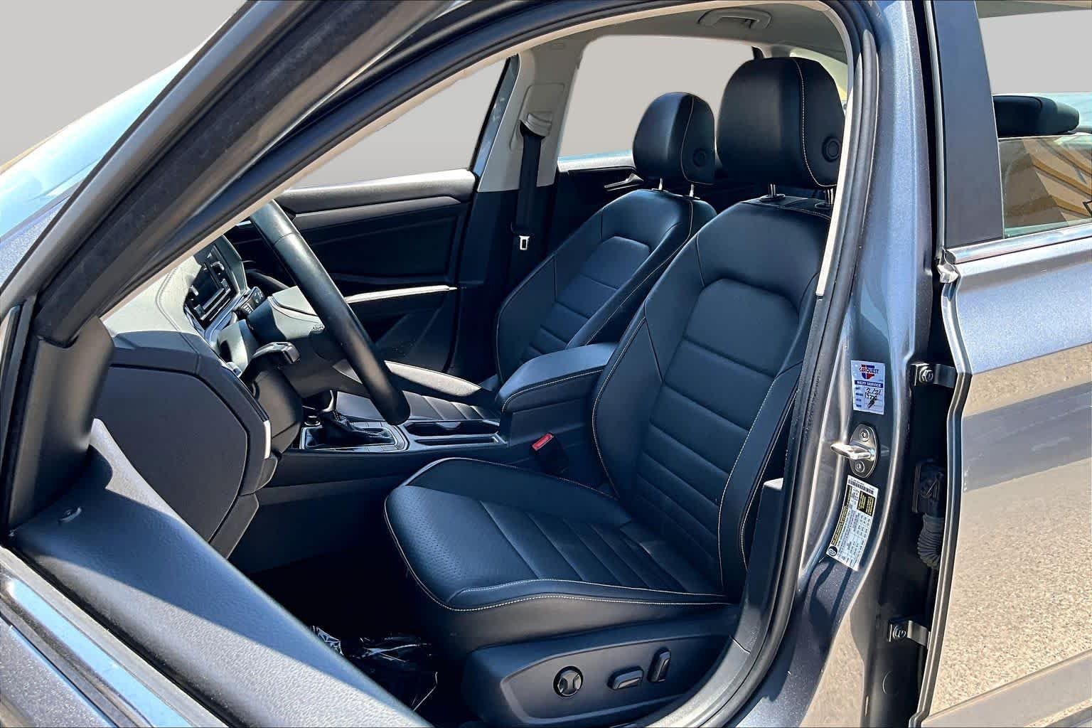 Used 2024 Platinum Gray Metallic Volkswagen SE image 7