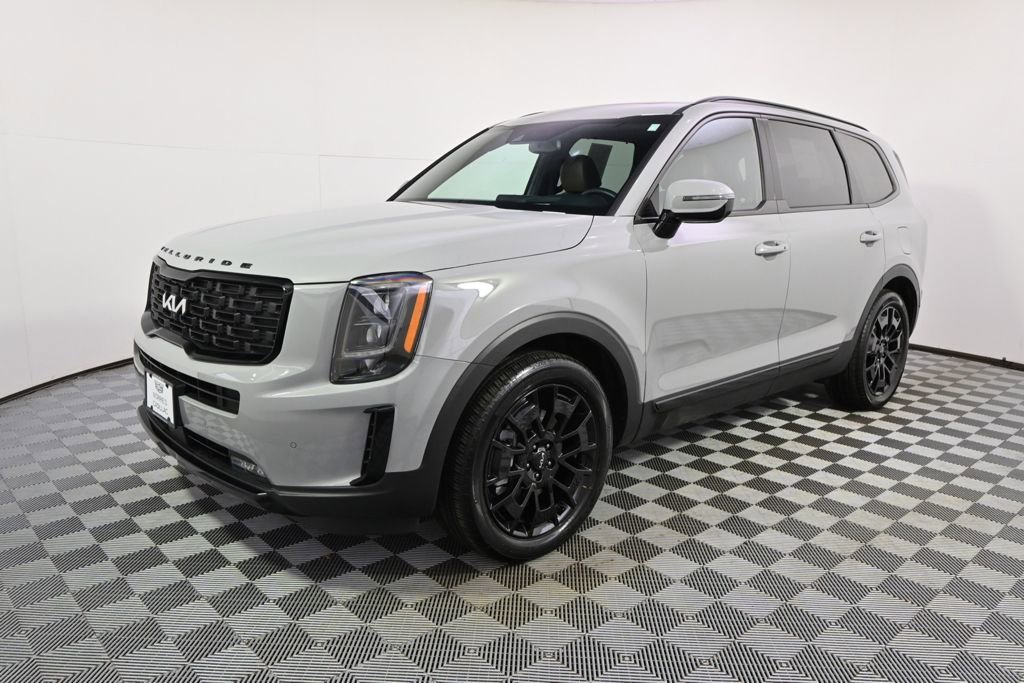 Used 2022 Kia Telluride SX with VIN 5XYP5DHC3NG284926 for sale in Minneapolis, Minnesota