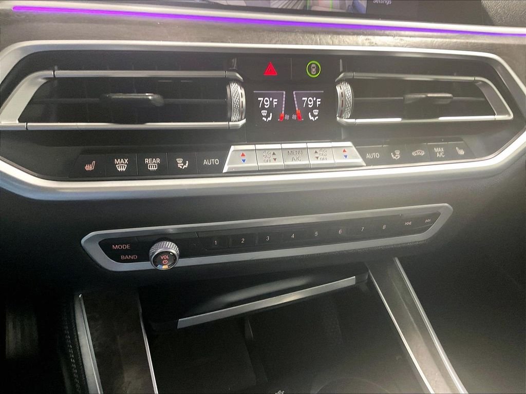 Used 2020 Black BMW xDrive40i image 26