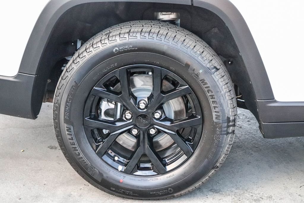 New 2026 Bright White Clearcoat Jeep Altitude image 12