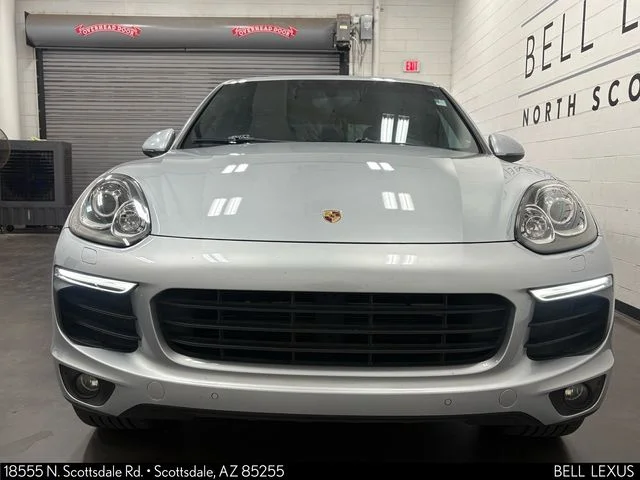 Used 2018  Porsche Base image 5