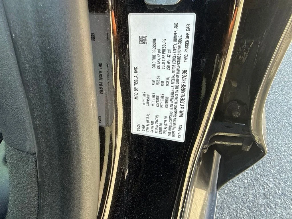 Used 2024  Tesla Base image 21